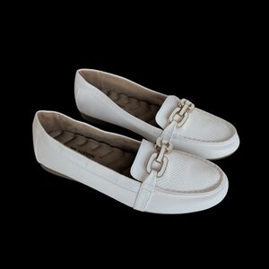 Avon Cushion Walk Comfort Slip-On Loafers Flats 9 White Gold Tone Buckle